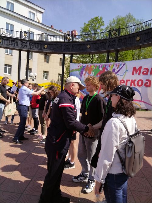 Лениногорскиның Үзәк мәйданында 1 май эстафетасы үтте (+фотолар)