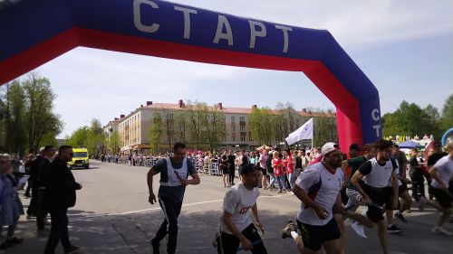 Лениногорскиның Үзәк мәйданында 1 май эстафетасы үтте (+фотолар)