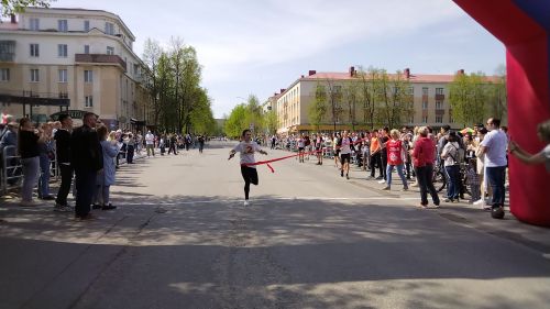 Лениногорскиның Үзәк мәйданында 1 май эстафетасы үтте (+фотолар)