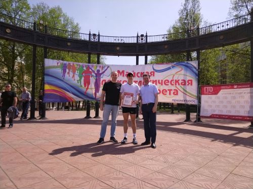 Лениногорскиның Үзәк мәйданында 1 май эстафетасы үтте (+фотолар)