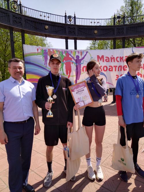 Лениногорскиның Үзәк мәйданында 1 май эстафетасы үтте (+фотолар)