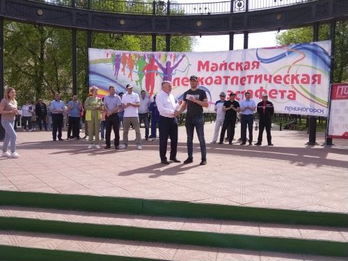Лениногорскиның Үзәк мәйданында 1 май эстафетасы үтте (+фотолар)