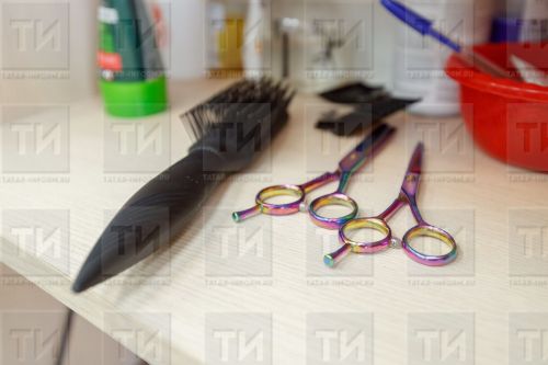 Ир-ат һәм хатын-кызлар дин буенча кемнән чәч кистерергә тиеш?