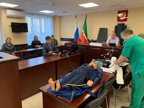 Лениногорск судьяларын беренче медицина ярдәме күрсәтергә өйрәттеләр
