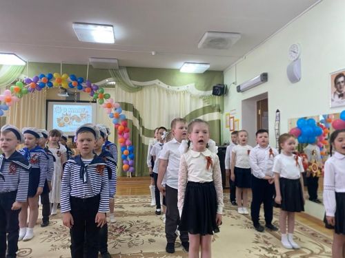 14нче балалар бакчасы нәниләре полиция ветераннарына концерт күрсәтте