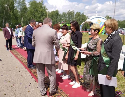 Сабантуйда район аграр хуҗалыкларында эшләүчеләрне тәбрикләделәр(+фотолар)
