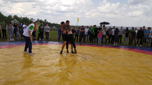 Сабантуй абсолют батыры 110 килолы тәкәне җилкәсенә салып китте (+фотолар)