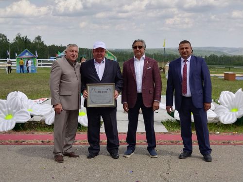 Сабантуйда район аграр хуҗалыкларында эшләүчеләрне тәбрикләделәр(+фотолар)