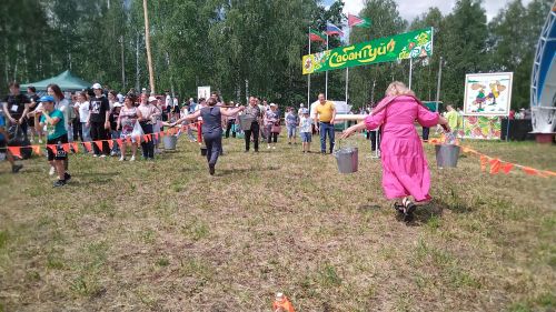 Сабантуйда халык уеннарында катнашучылар күп (+фотолар)
