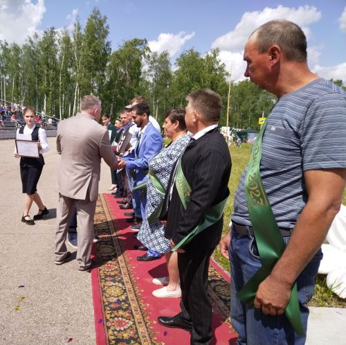 Сабантуйда район аграр хуҗалыкларында эшләүчеләрне тәбрикләделәр(+фотолар)