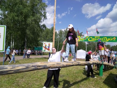 Сабантуйда халык уеннарында катнашучылар күп (+фотолар)