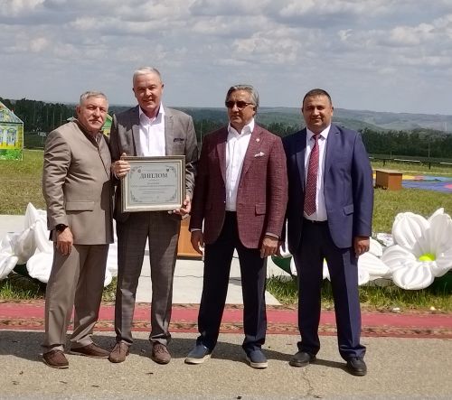 Сабантуйда район аграр хуҗалыкларында эшләүчеләрне тәбрикләделәр(+фотолар)
