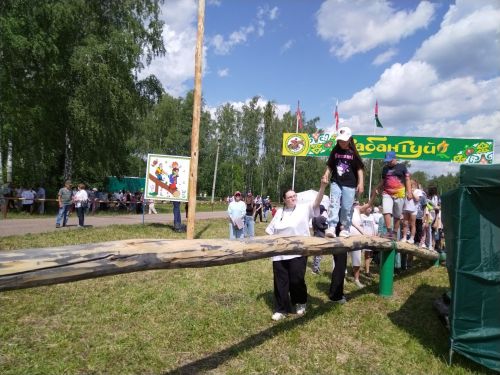 Сабантуйда халык уеннарында катнашучылар күп (+фотолар)