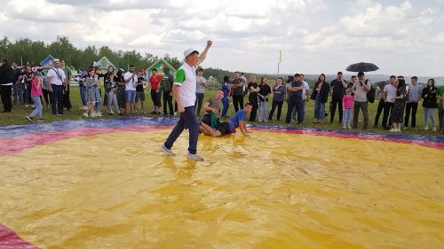Сабантуй абсолют батыры 110 килолы тәкәне җилкәсенә салып китте (+фотолар)