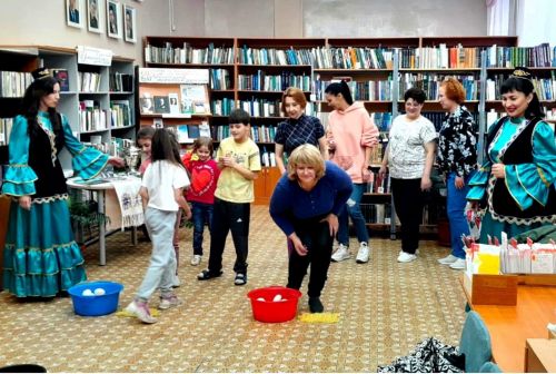 Лениногорск китапханәсендә балалар өчен Сабантуй узды