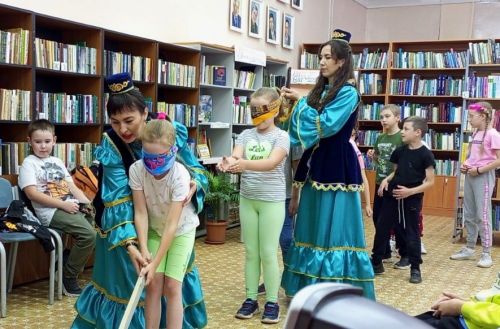 Лениногорск китапханәсендә балалар өчен Сабантуй узды