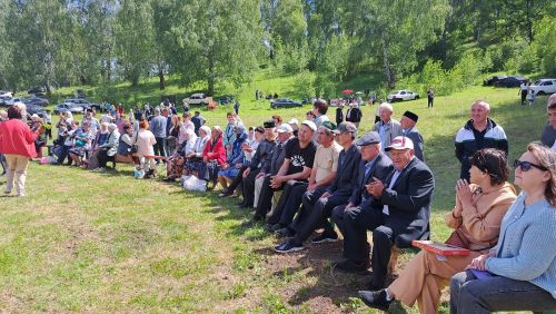 Безгә язалар: Мөэмин-Каратайның яшел хәтфә чирәм түшәлгән аланлыгы башка бер җирдә юктыр (+ фотолар)