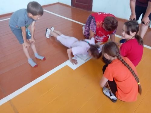 Иске Иштирәк мәктәбе укучылары әти-әниләре белән ГТО тапшырды (+фотолар)