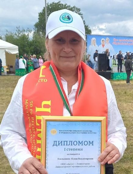 Лениногорск районында сыер савучысы Елена Емельянова җиңү яулады