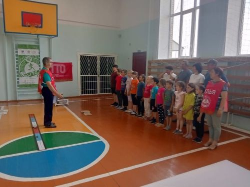 Иске Иштирәк мәктәбе укучылары әти-әниләре белән ГТО нормативлары тапшырды