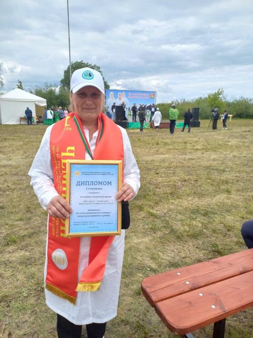 Лениногорск районында сыер савучысы Елена Емельянова җиңү яулады