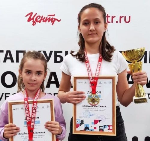 Лениногорскилы Маргарита Соловьева белән Василиса Михайлова шахмат ярышыннан җиңүләр яулап кайтты