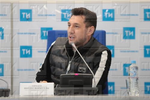 Фирдүс Тямаев махсус операциядәге солдатлар янына китә