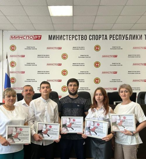 Лениногорскиның «KATANA» клубы көрәшчеләрен республика спорт министрлыгында бүләкләделәр