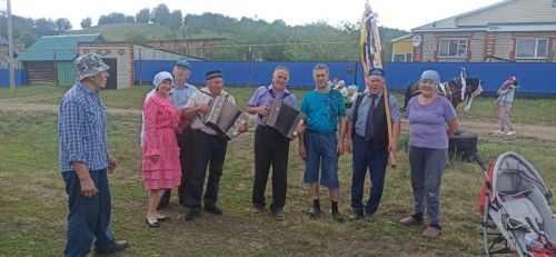 Таһир Шәмсуаров: урам буйлап капка төпләрендә татарның гасырлардан килгән җырларын башкардык