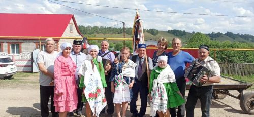 Таһир Шәмсуаров: урам буйлап капка төпләрендә татарның гасырлардан килгән җырларын башкардык