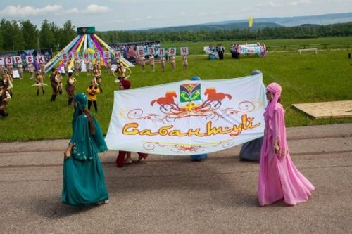 Район башлыгы Рәгать Хөсәенов Сабантуй бәйрәме белән котлый