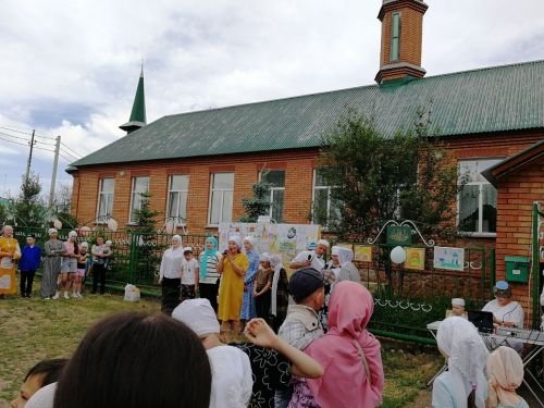 Балалар өчен күңелле һәм файдалы, әһәмиятле бәйрәм (+ фотолар)
