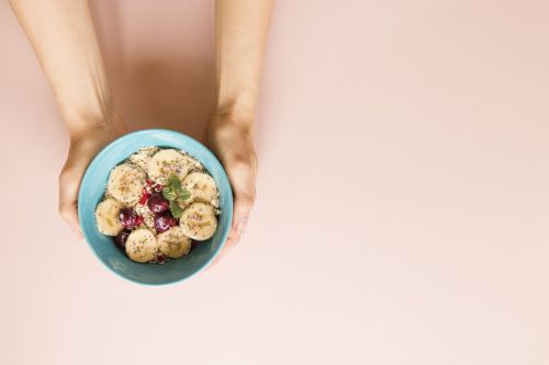 Сул кул белән ризык ашамаска кушалар. Исламда бу турыда ни диелә?