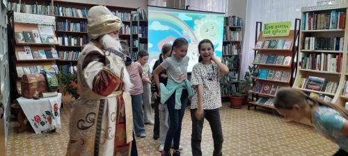 Лениногорскида мәктәп яны лагерена йөрүче балалар әдәби сәяхәттә булды
