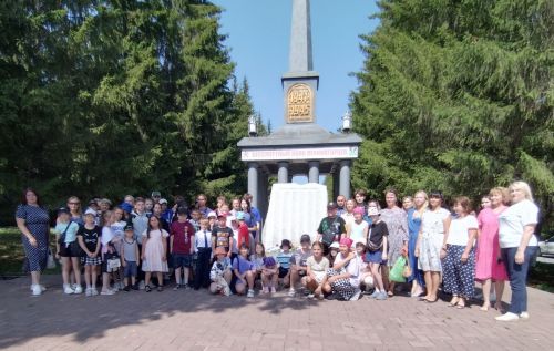 Лениногорскида Донбасстагы сугышта һәлак булган балаларны искә алу акциясе узды (+фотолар)