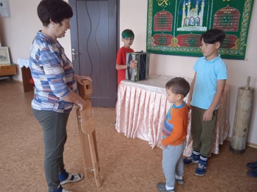 Сугышлы мәдәният йорты үсеп килүче буынны элеккеге көнкүреш җиһазлары белән таныштыра