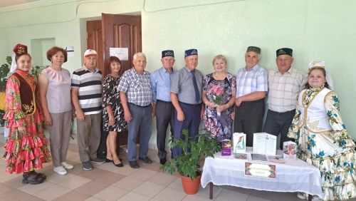Мөэмин-Каратайда танылган шагыйрә, якташлары Гөлфия Исхакова белән очрашу узды (+фотолар)
