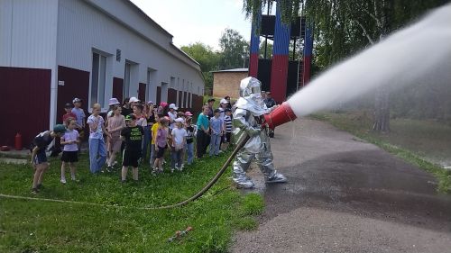 Лениногорскиның 10 нчы мәктәбе укучылары янгын частендә экскурсиядә булды (+ фотолар)