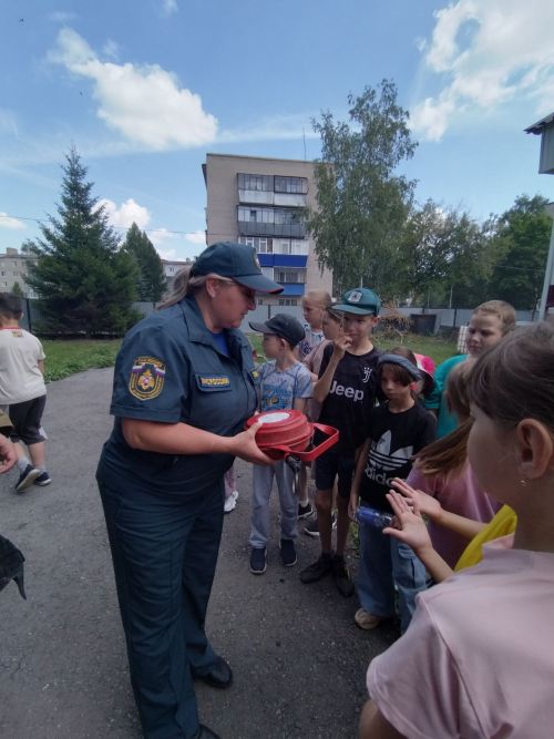 Лениногорскиның 10 нчы мәктәбе укучылары янгын частендә экскурсиядә булды (+ фотолар)