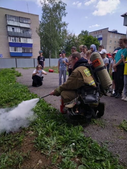 Лениногорскиның 10 нчы мәктәбе укучылары янгын частендә экскурсиядә булды (+ фотолар)