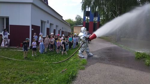 Лениногорскиның 10 нчы мәктәбе укучылары янгын частендә экскурсиядә булды (+ фотолар)