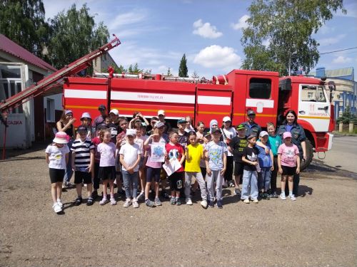 Лениногорскиның 10 нчы мәктәбе укучылары янгын частендә экскурсиядә булды (+ фотолар)
