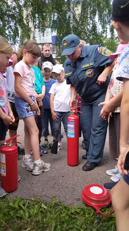 Лениногорскиның 10 нчы мәктәбе укучылары янгын частендә экскурсиядә булды (+ фотолар)