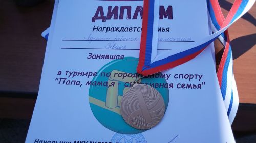 Лениногорскиның «Яшьлек» стадионында яшь гаиләләр һәм балалар ярышты (+фотолар)