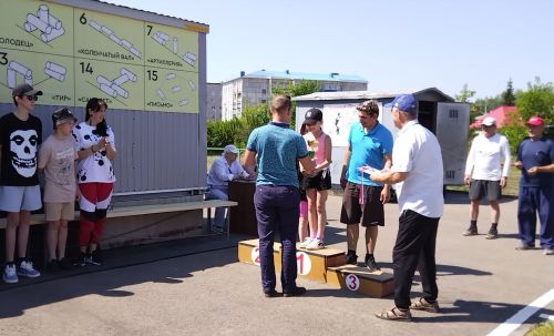 Лениногорскиның «Яшьлек» стадионында яшь гаиләләр һәм балалар ярышты (+фотолар)