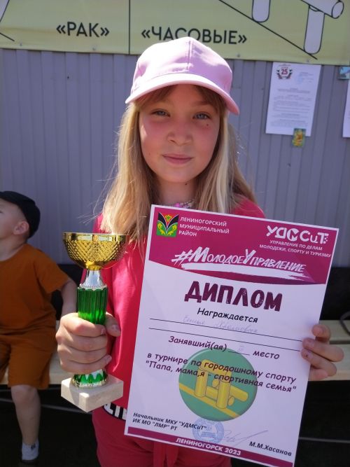 Лениногорскиның «Яшьлек» стадионында яшь гаиләләр һәм балалар ярышты (+фотолар)