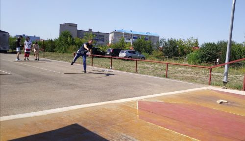 Лениногорскиның «Яшьлек» стадионында яшь гаиләләр һәм балалар ярышты (+фотолар)