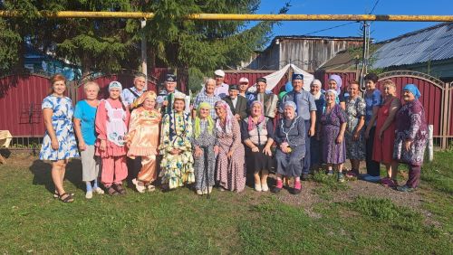 Мөэмин-Каратайда авылдашлар бергәләп кич утырды