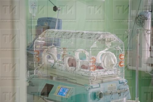 Яңа туган малайны чүп пакетына салып, куак төбенә ташлап киткәннәр