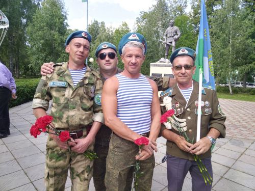 Лениногорскида Һава десанты гаскәрләре көненә митинг узды (+фотолар)